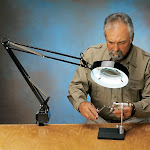 MAGNIFYING LAMP