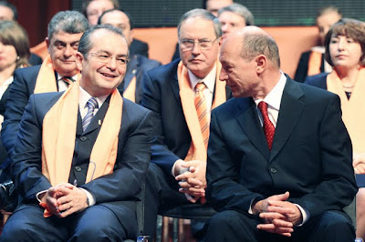 Boc: dacă nu tăiem salariile şi pensie, din decembrie nu le mai plătim