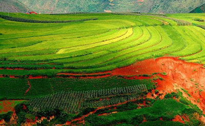 Un loc unic pe Terra – dealurile multicolore din Yunnan