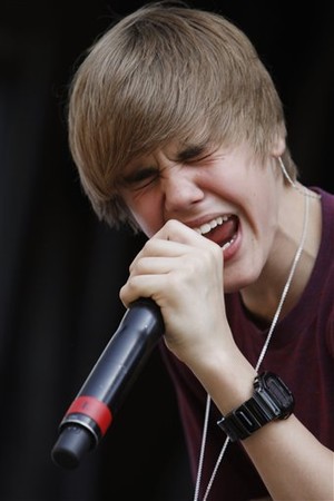 justin bieber on stage. justin pictures of justin bieber on stage. justin bieber on stage. justin
