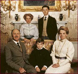 manor house people in the edwardian This show (called manor house on pbs in the us) was some of the more entertaining 6 hours of tv i've seen in a while the idea is to try and take modern people and have them live as they did in the start of the 20th century - the family in the house, and their servants. manor house people in the edwardian This show (called manor house on pbs in the us) was some of the more entertaining 6 hours of tv i've seen in a while the idea is to try and take modern people and have them live as they did in the start of the 20th century - the family in the house, and their servants.