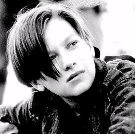 CUALQUIER PARECIDO CON LA REALIDAD ES PORQUE BATRAX TIENE PROBLEMAS DE VISTA EDWARD+FURLONG