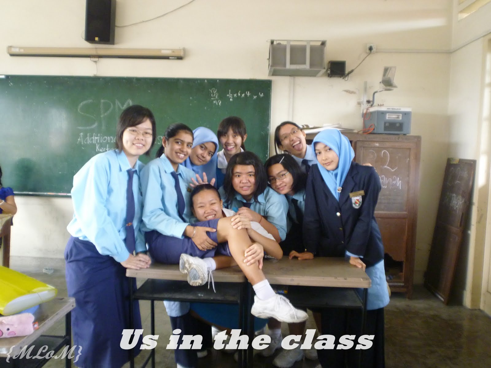 [us+in+the+class.jpg]