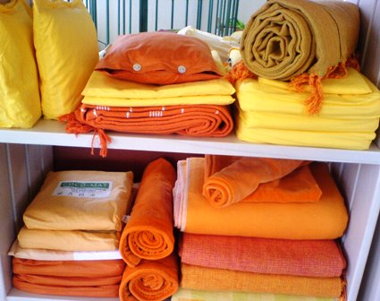 [ORANGE+BEDLINEN.JPG]