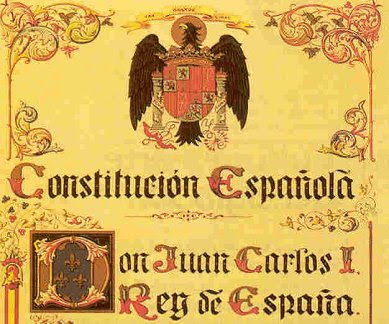 Àliga, jous i fletxes encapçalant l'exemplar original de la Constitució de 1978