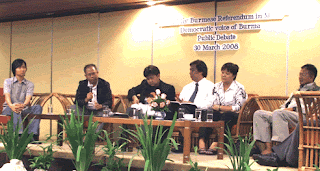 >မဲေပး မေပး ေဆၾးေႎၾးဴငင္းခုံလဵက္ရႀိ