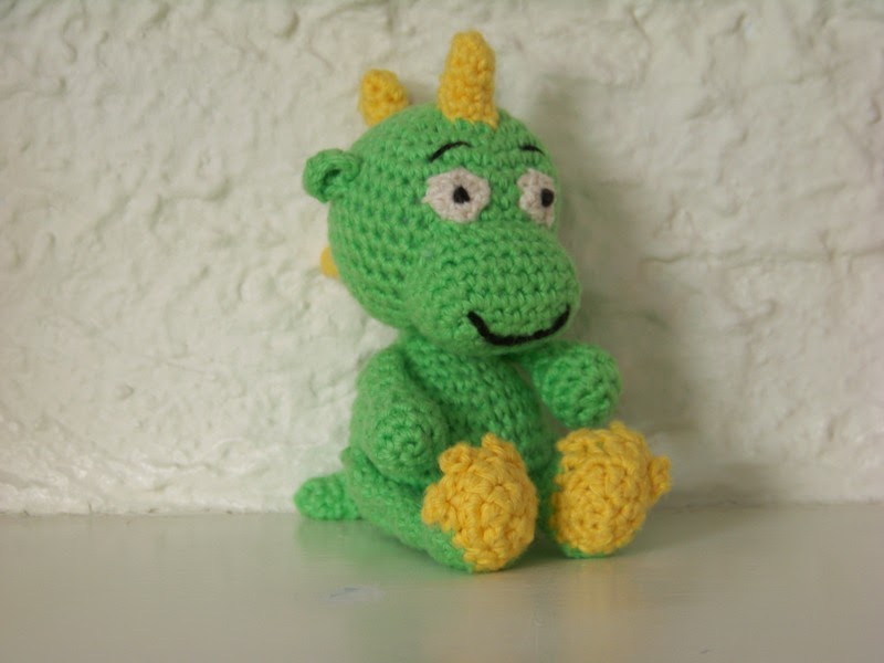 2000 Free Amigurumi Patterns: Baby Dragon Dante