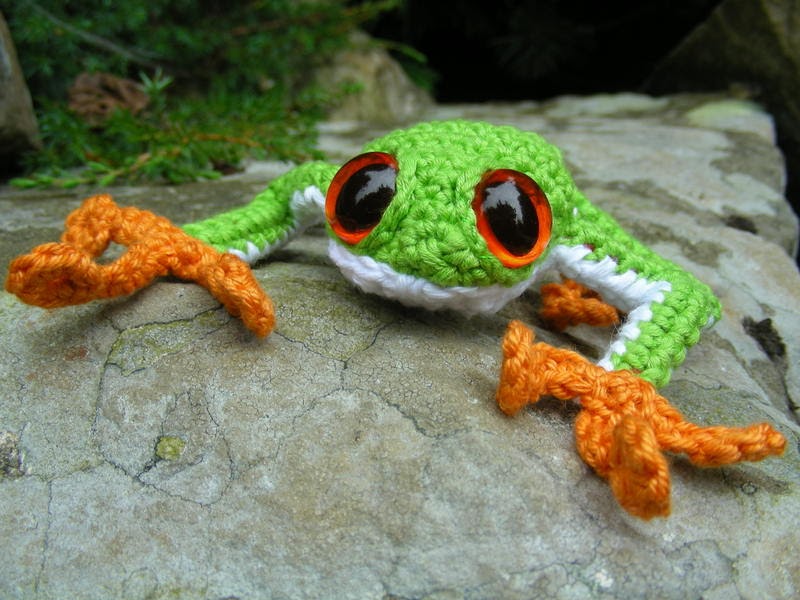 2000 Free Amigurumi Patterns: Tree Frog