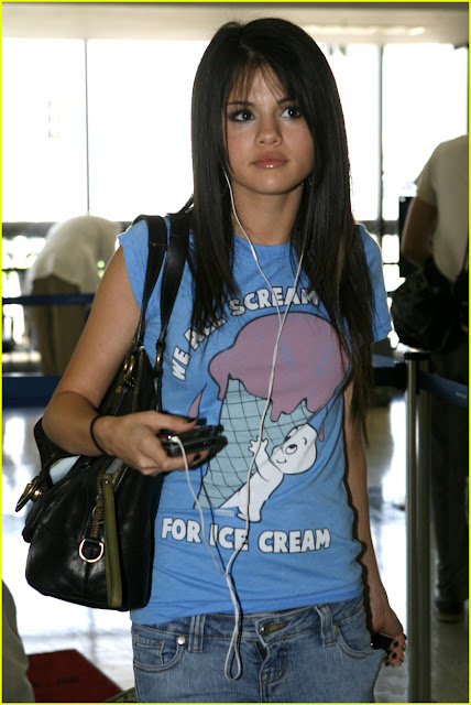 selena gomez hot wallpapers selena gomez hot pics 2011. selena gomez hot wallpapers