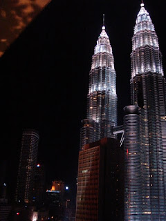 Petronas Towers gezien vanuit het Maya Hotel in Kuala Lumpur 
