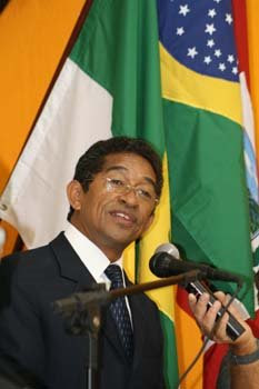 http://2.bp.blogspot.com/__Xn1zTL_YGE/STdH6Kp00pI/AAAAAAAADsc/GfeH25AKK1k/s400/Vicentinho.jpg