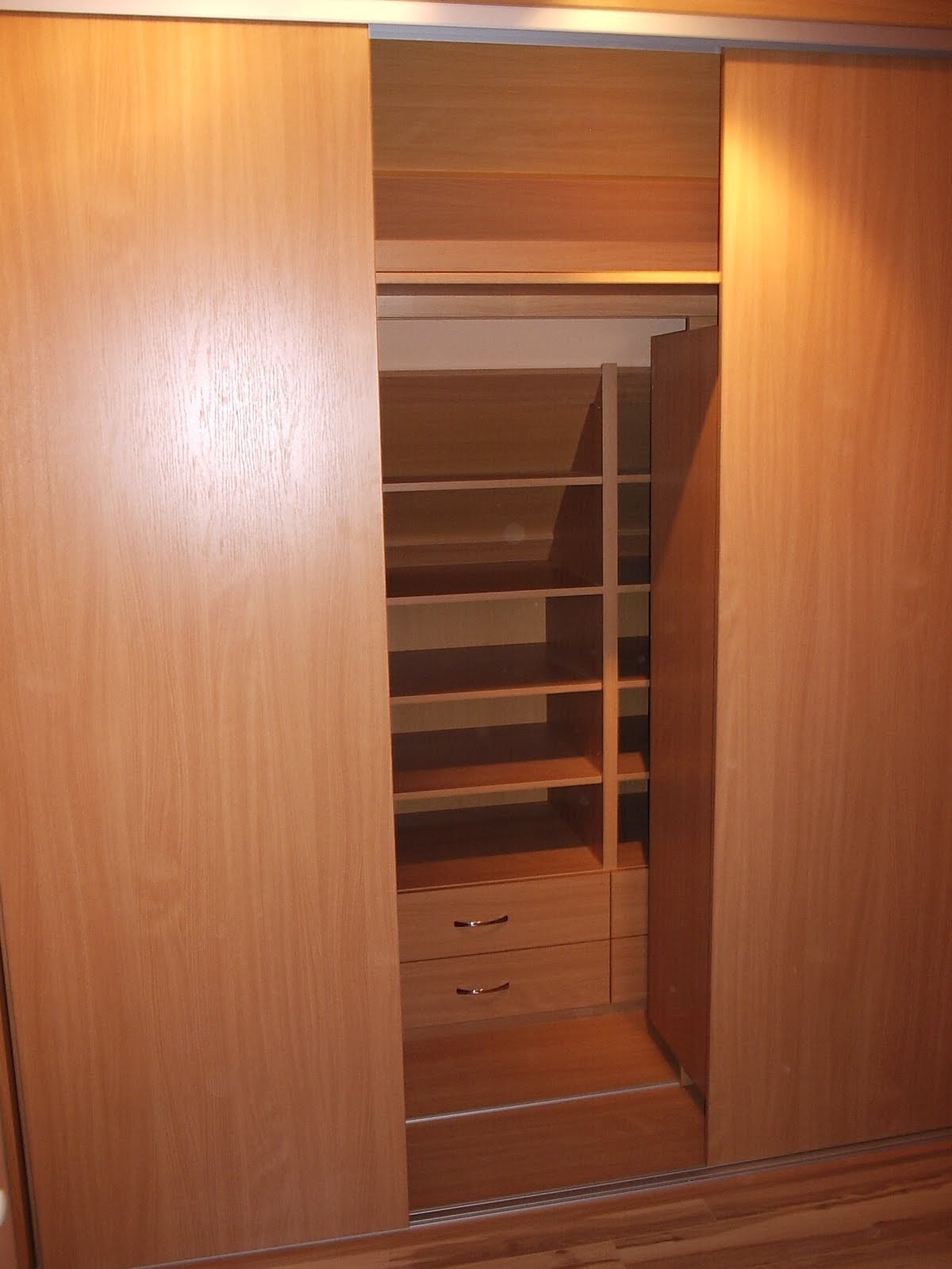 Precíz Asztalos - Belsőépítészet, bútorgyártás, asztalos munkák