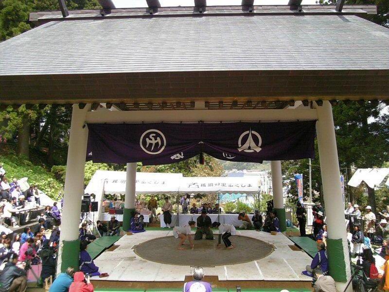 [sumo+shrine.JPG]