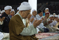 TUAN GURU NIK AZIZ NIK MAT