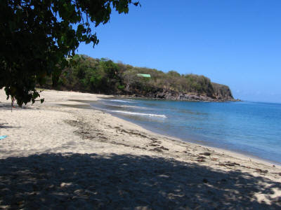 Sable blanc et fin, sur la plage de Leroux