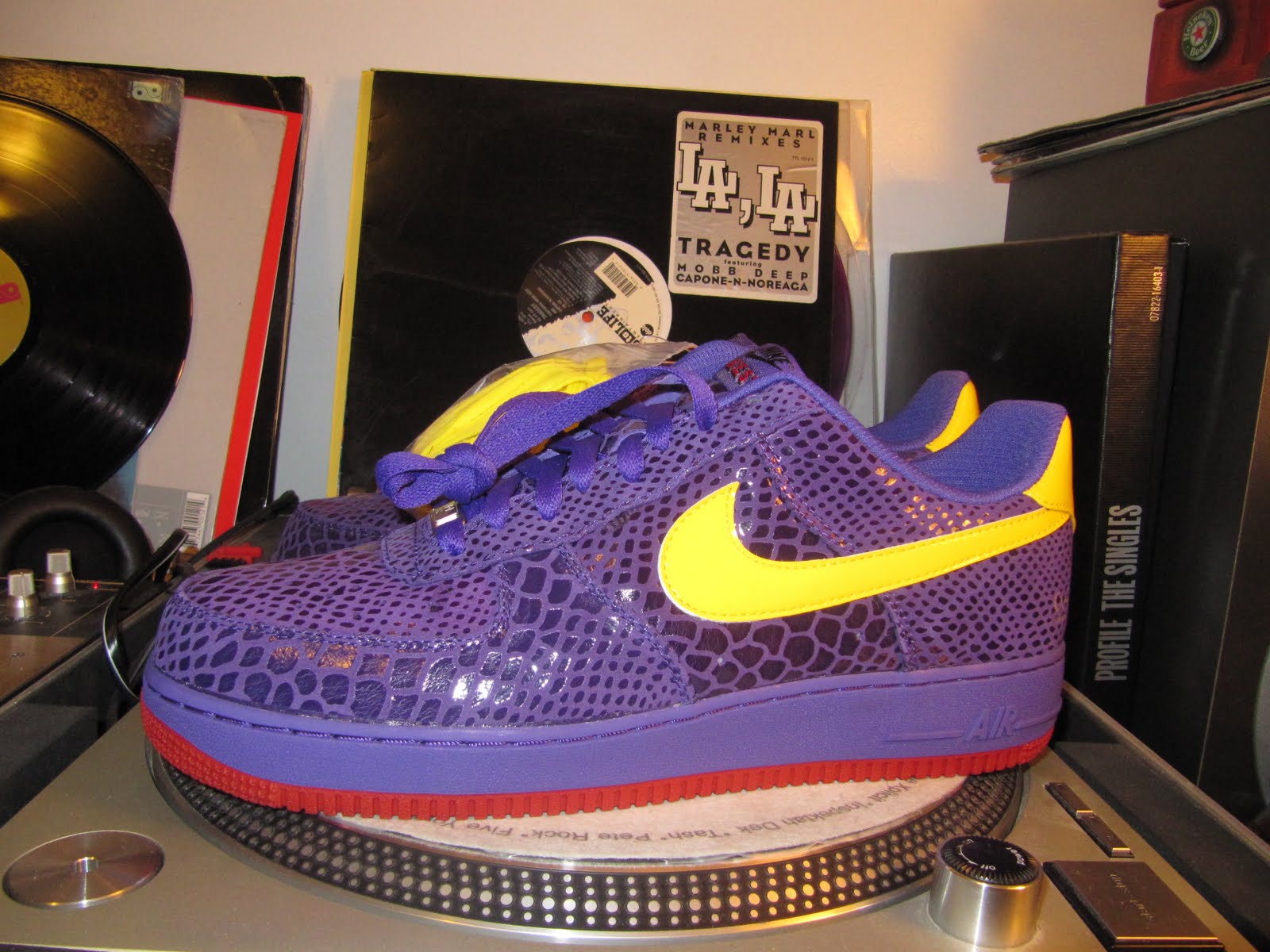 Nike Air Force 1 Livestrong x Mr. Cartoon Air Force 1's