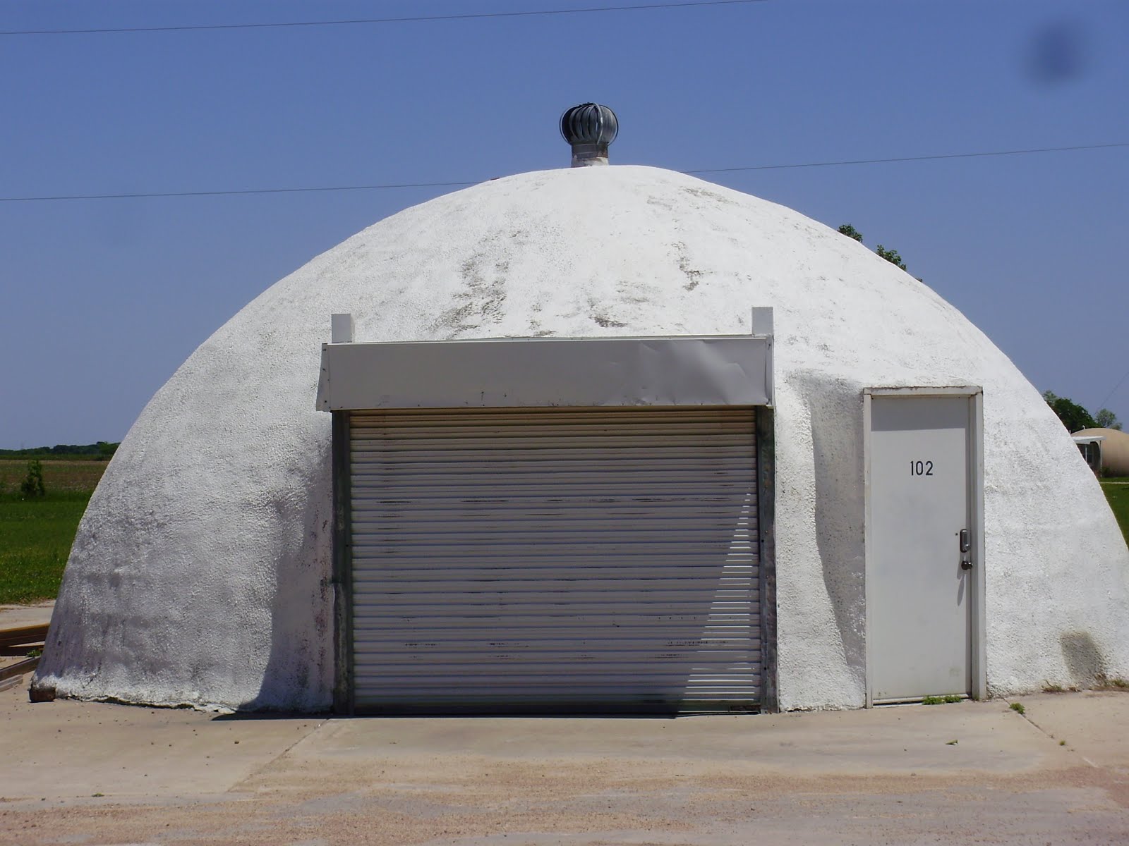 Life at 55 mph Monolithic Dome Institute in Italy, Texas (click here