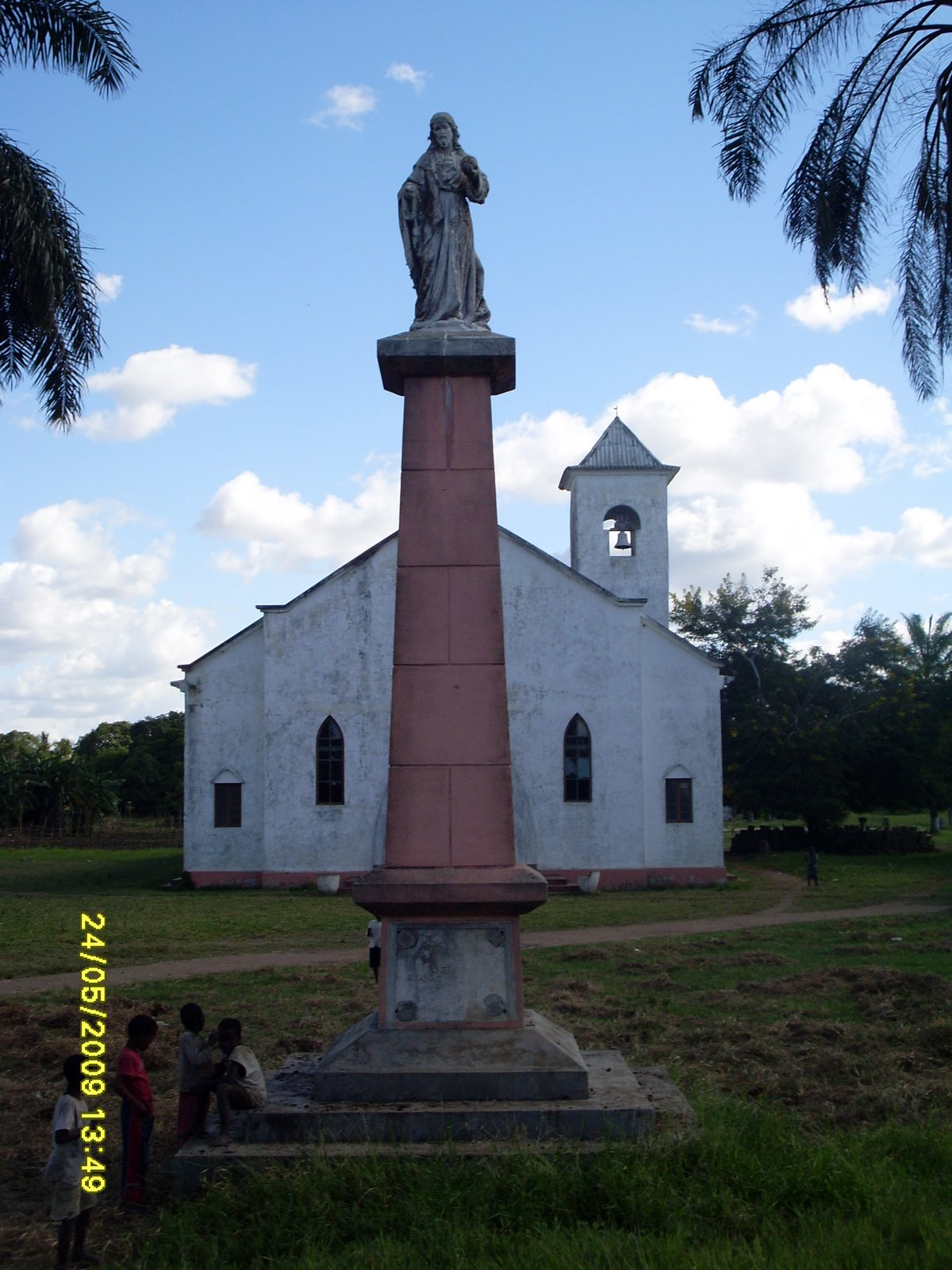 [SL372046santo.JPG]