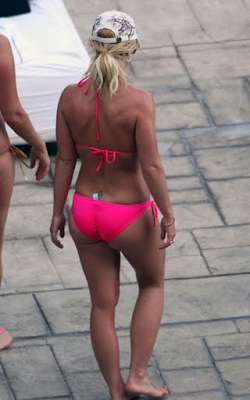 Britney Spears en Bikini Rosa en Marina del Rey