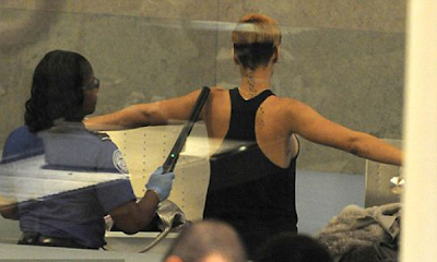 Rihanna sometida a los controles del aeropuerto de Los Angeles