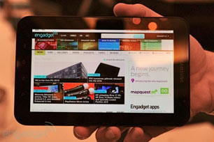 Spesifikasi dan harga Samsung Galaxy Tab Terbaru, Kelebihan dan kekurangan samsung galaxy tab dengan iPad dan Playbook, Beli Samsung Galaxy Tab Indonesia