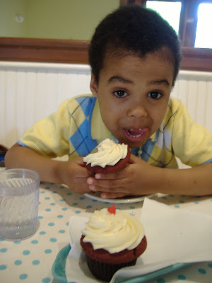 Trophy Cupcakes eating red velvet cupcakes