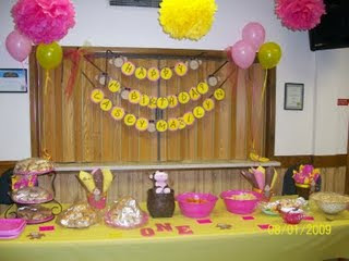 Little monkey party table