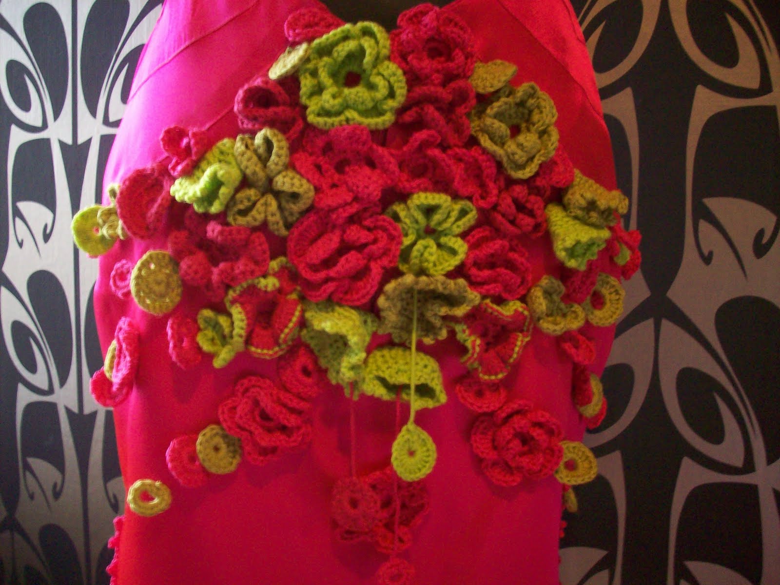 [pink+dress+back+close+up+crochet.jpg]