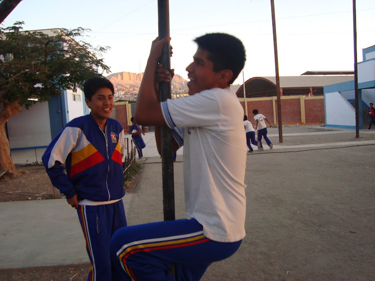 : o Kelvin (el de casaca) y Ryder (el que está en el tubo)