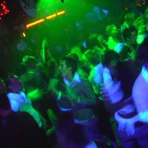 Antara Semalam Dan Hari Ini Kenapa Suka Pergi Disco Kelab Malam