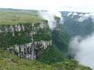 Nuvens tocando o Cânion Fortaleza