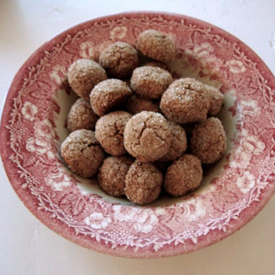 Makes 40 cookies. Disaronno, the traditional Italian almond liquor, Makes 40 cookies. Disaronno, the traditional Italian almond liquor,