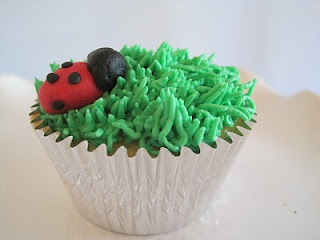 [Zo]mesticity: Ladybug Cupcakes