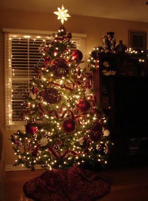 Little Inspirations: Christmas Tree Decorating 101