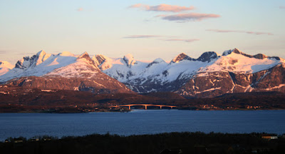 Børvasstindan og Saltstraumbrua