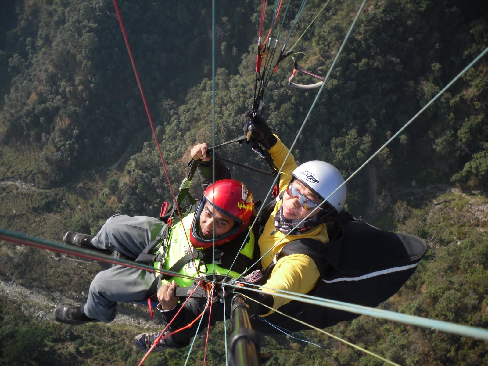 [Pokhara-Paragliding-1.JPG]