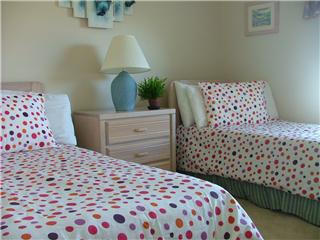 THIRD BEDROOM WITH TWIN BEDS AND BRIGHT INTERIOR