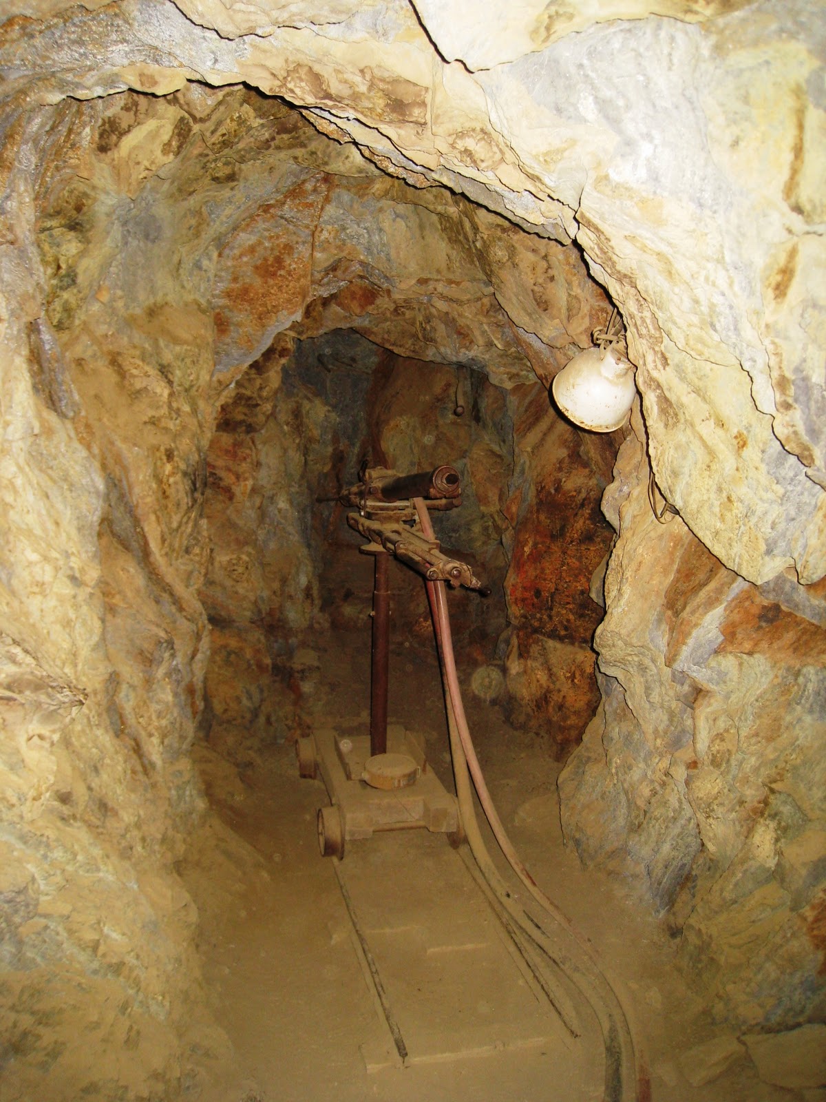 Brian and Ashley's Hiking Blog! Mine Hike (Eagle Mining Company Julian