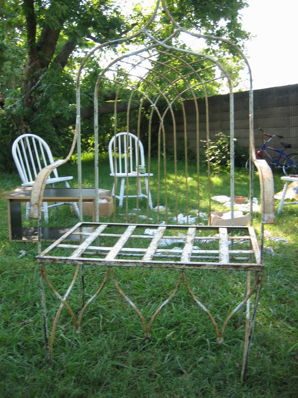[Estate+sale+1+iron+chair.jpg]