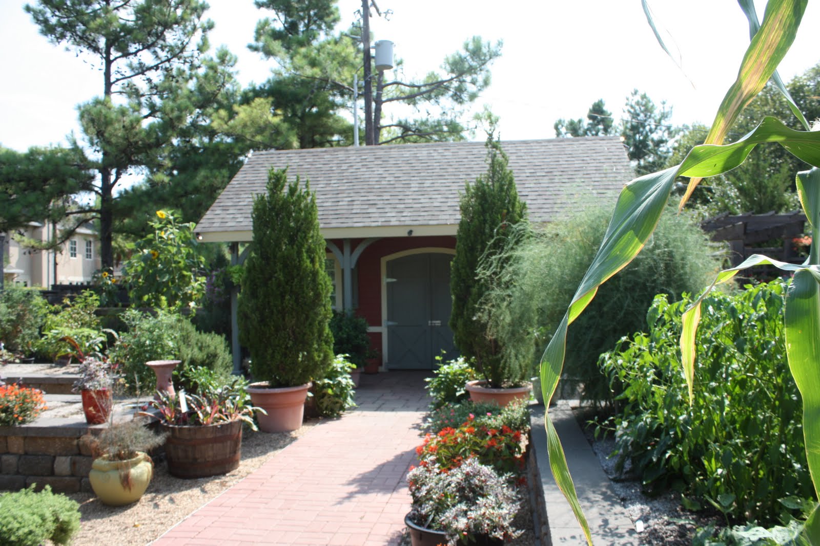 Volunteer at Linnaeus Teaching Garden in Tulsa Training