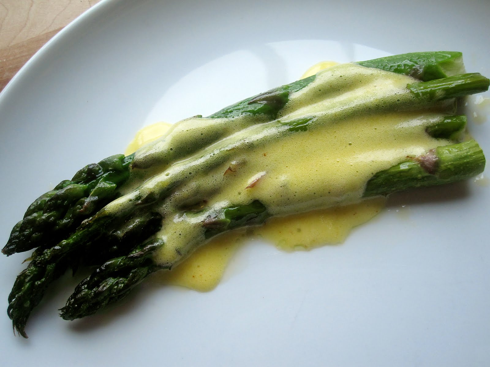 Artistta Roasted Asparagus w/ Hollandaise Sauce
