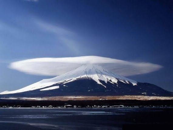 AWAN MEMAYUNG GUNUNG