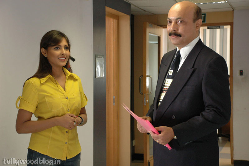 Telugu Movie Happy Journey HQ Stills Gallerypy