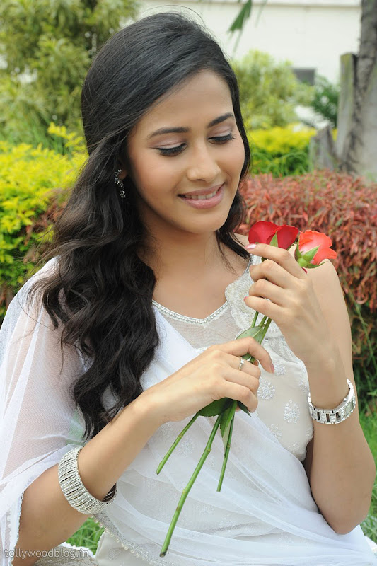 Panchi Bora Indian TV N Movie Actress Cute n Beautiful looking photo shoot stills She acted againsht Navdeep in Akasame Haddu Telugu Movie cleavage