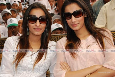 Alina Wadiwala with sister