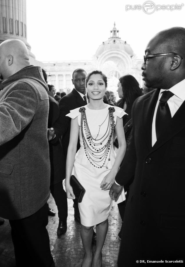 [253464-freida-pinto-24-heures-dans-la-vie-637x0-3.jpg]