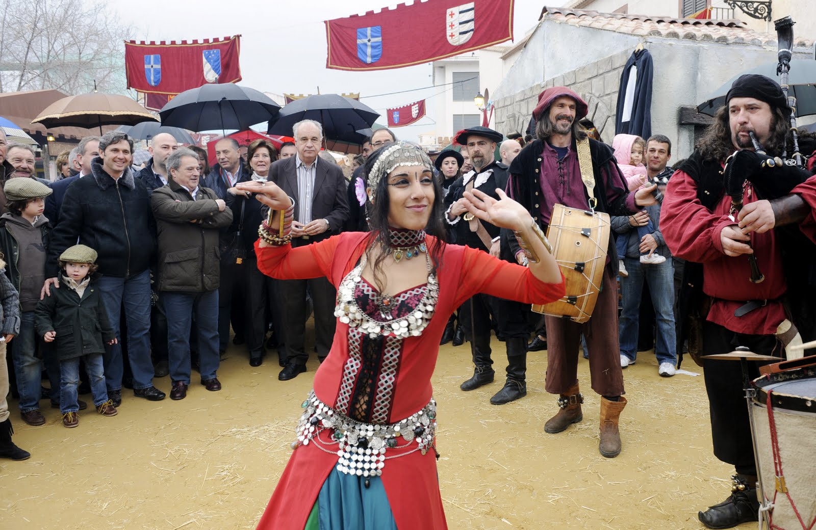 [Mercado+medieval+Llombai.jpg]