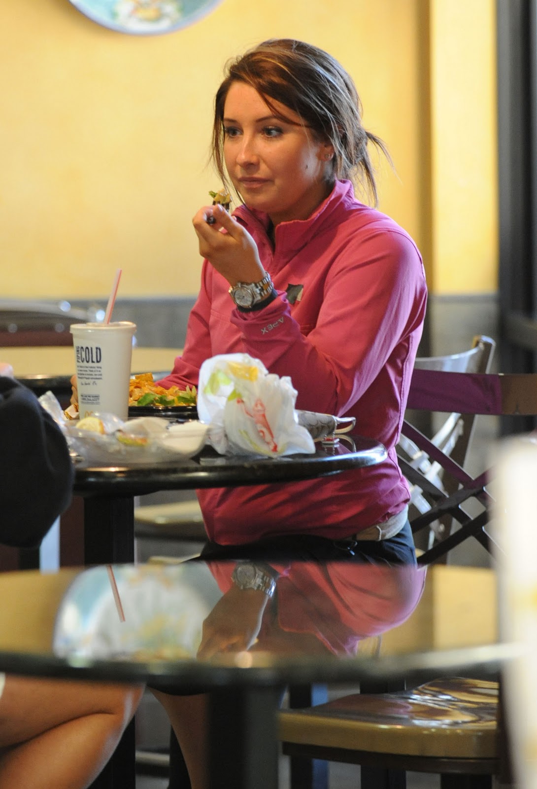 Ashlee Simpson Drunk At Mcdonalds | Celebrity big brother 2014