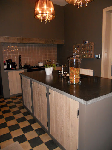 Renovatie van eiken keukens: december 2010