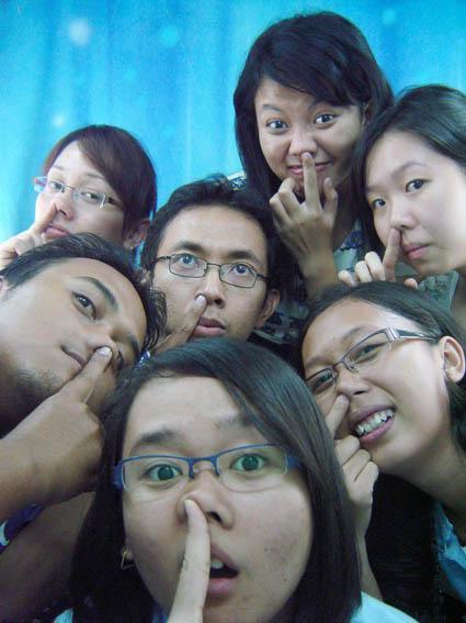 http://2.bp.blogspot.com/_aBdJJNT5zJE/TFeHNFa8PEI/AAAAAAAAAqQ/whuJhrworig/s1600/ngupil.jpg